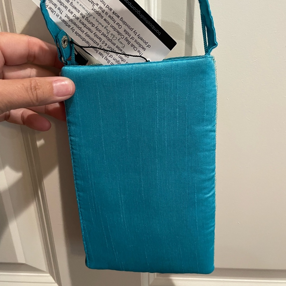NWT Bamboo Trading Company Club Bag, Crossbody and side zipper, 7 3/4” L & 4” D - Picture 3 of 5